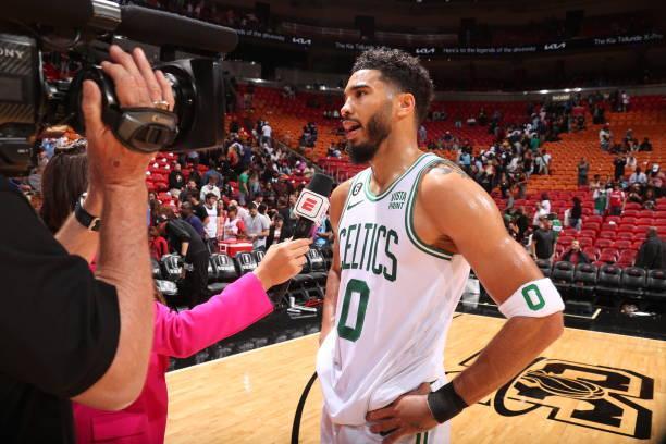 团结一致的 团结一致的