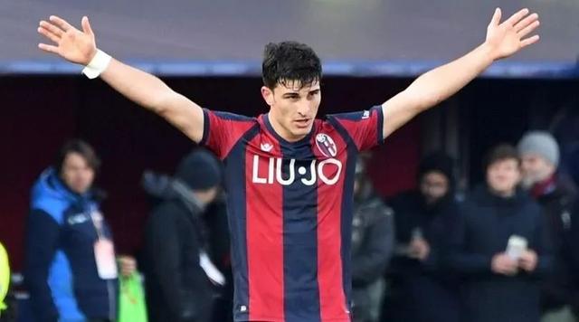 起冠军奖杯 起冠军奖杯