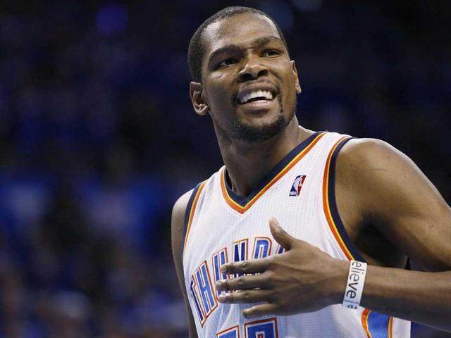 罗伯托·克莱门特在匹兹堡主场的 21 号雕像，至今仍是当地棒球文化的图腾